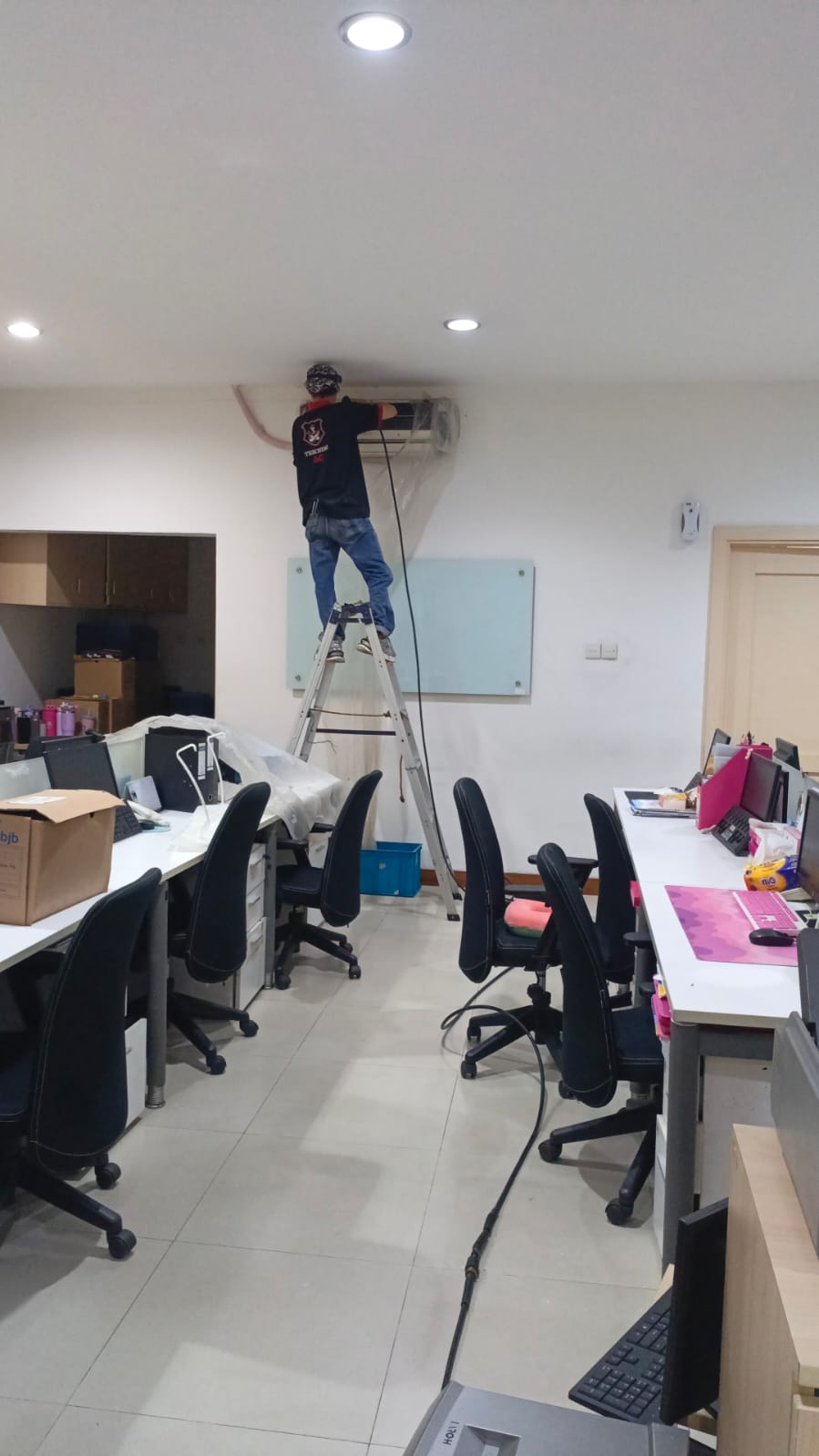 teknisi service ac split